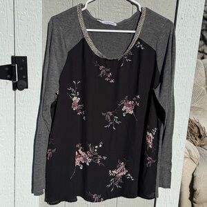 Size 1, Maurices Black Floral Raglan Long Sleeve Top with Gray Sleeves